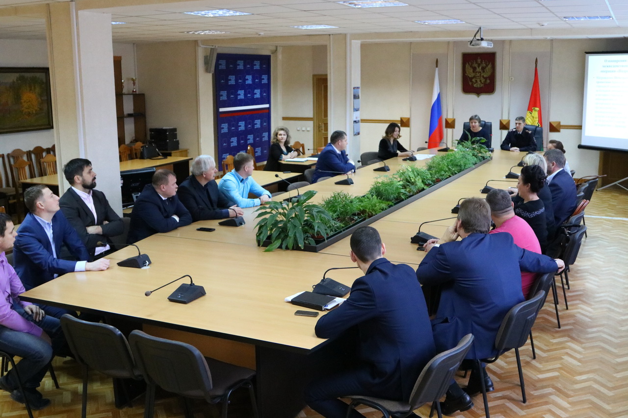 В Брянске подвели итоги работы по временному трудоустройству подростков -  Брянская городская администрация