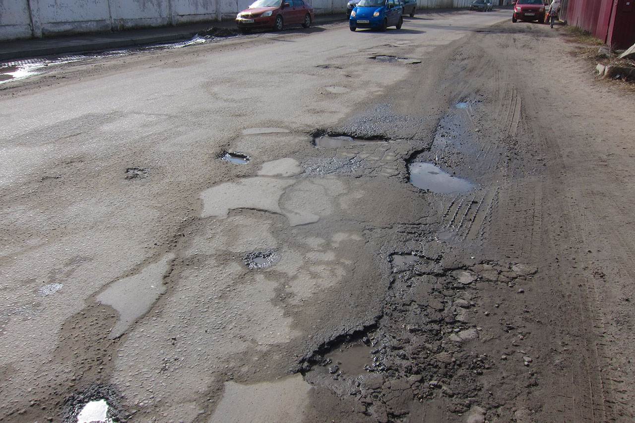 В Брянске на улице Абашева появятся новый асфальт и освещение