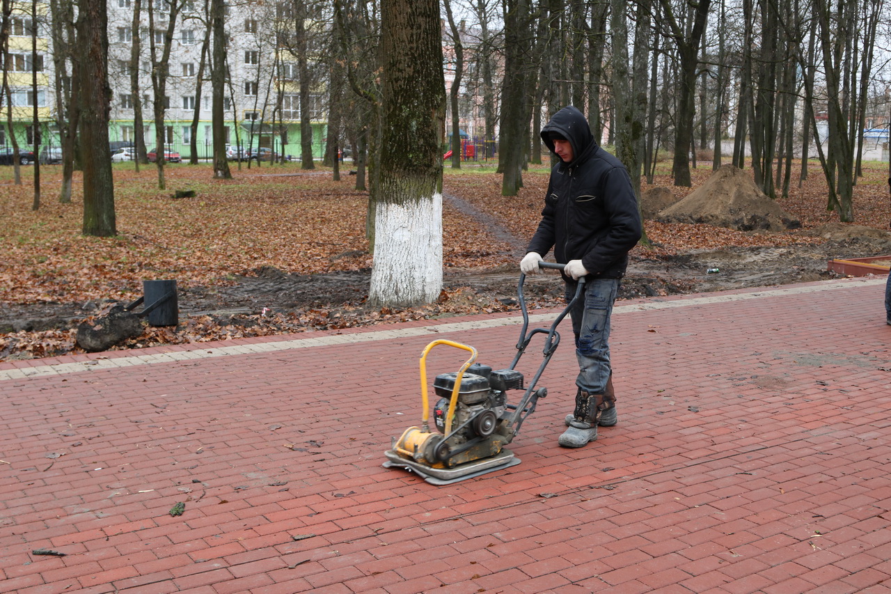 Сквер пушкина брянск. Остановка сквер Пушкина Брянск. Работа в Пушкино парке.