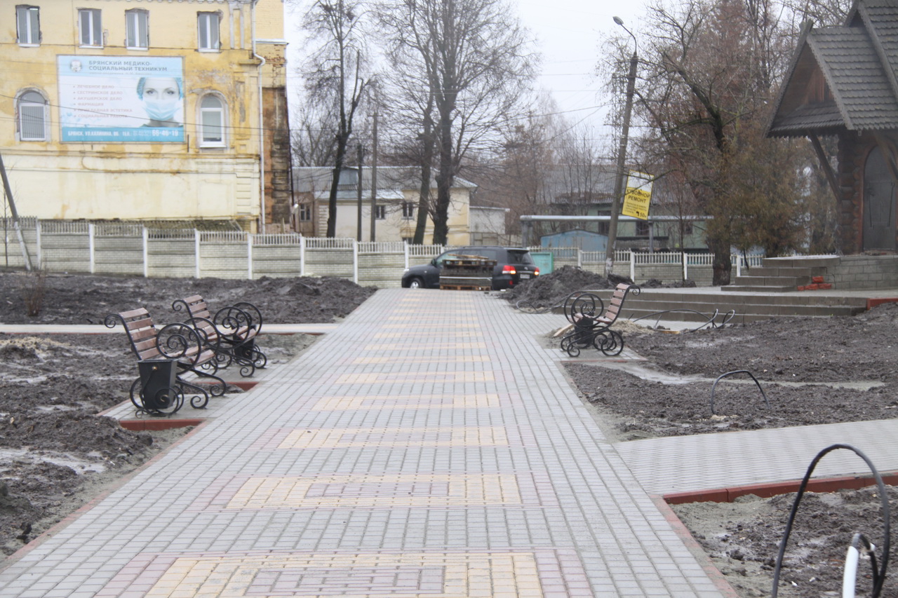 Сквер на набережной Брянск