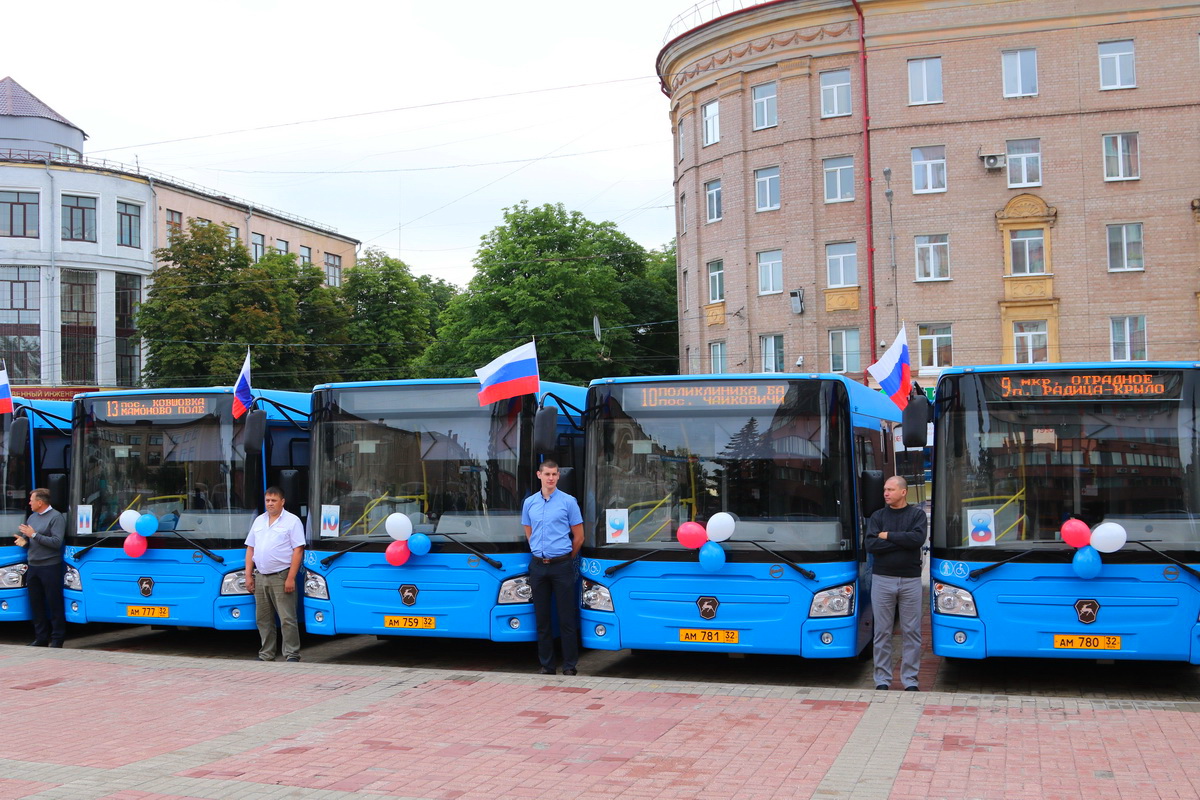 Общественный транспорт брянск. Автобусный парк Брянск. Автобус БЭМЗ. Брянск Автобусный парк 2 фото. Брянский Автобусный парк показать всю территорию.