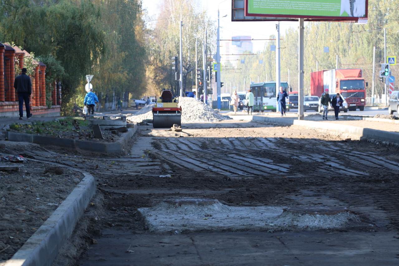 Московский проспект тротуар. Фокинский район парк железнодорожников Брянск. Нефтегорск прокладка ливневки на дороге окончание. Брянск снесли тротуары на улицах в Брянске фото.