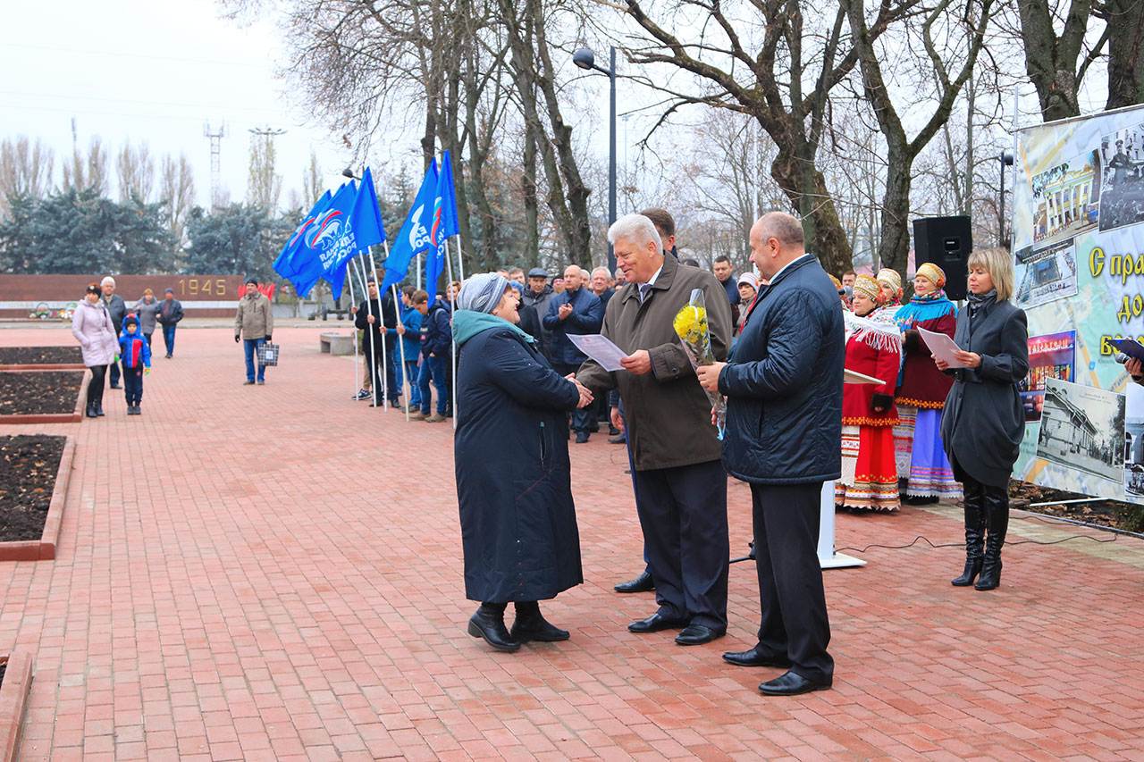 Открытие сквера. Сквер имени Ленина Брянск Володарский район. Сквер Ленина Володарка Брянск. Г. Брянск, сквер им. Ленина. Вечный огонь сквер Ленина Брянск Володарский район.