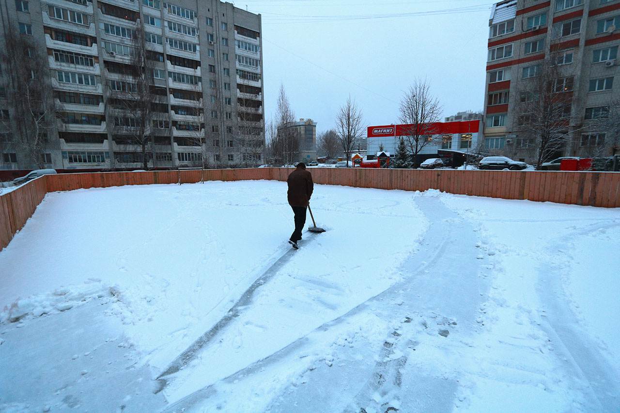 Каток в городе Брянск. Каток на Брянской Междуреченск. Ледовые катки в Брянске.