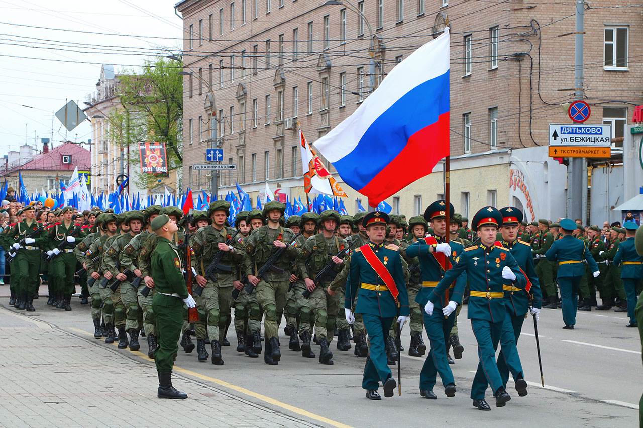 Под государственный. Парадное шествие. Парад смирно для встречи слева на караул. Маршируют Брянские Лесники. Для встречи слева на караул.