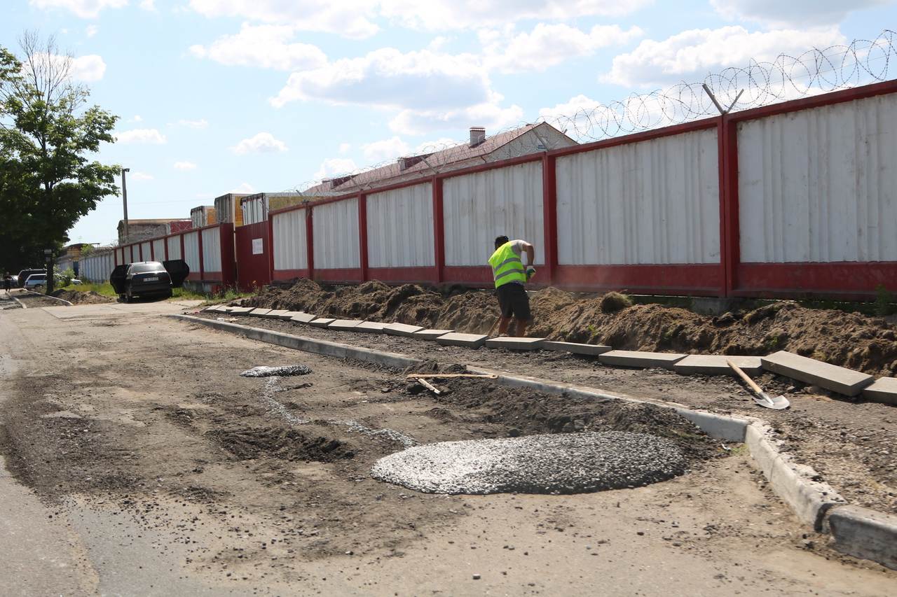 Работа бежицкого рынка брянск. Ул плодородная Брянск. Брянск ул плодородная 17. Фанерный двор Брянск Бежицкий. Брянск улица плодородная 95.