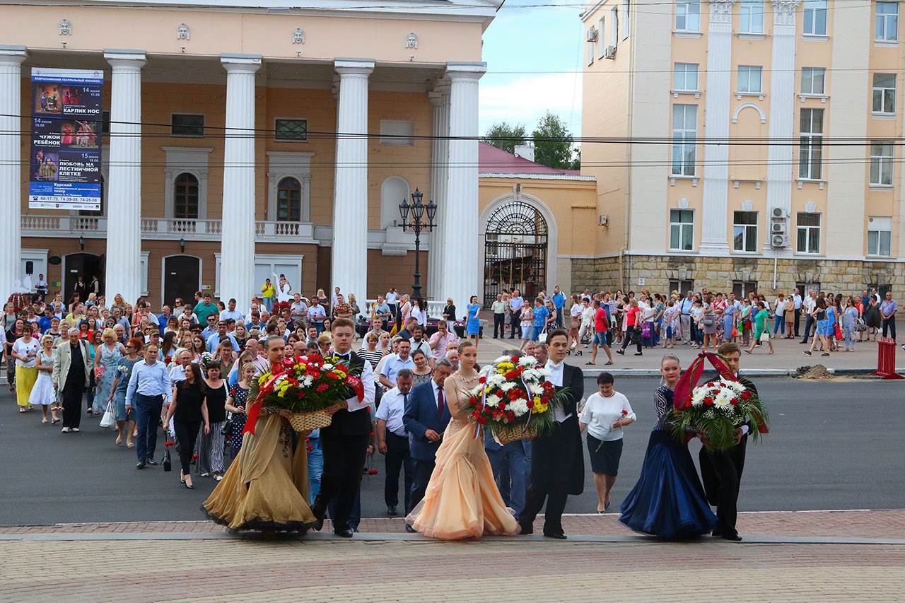 памятник тютчеву в москве