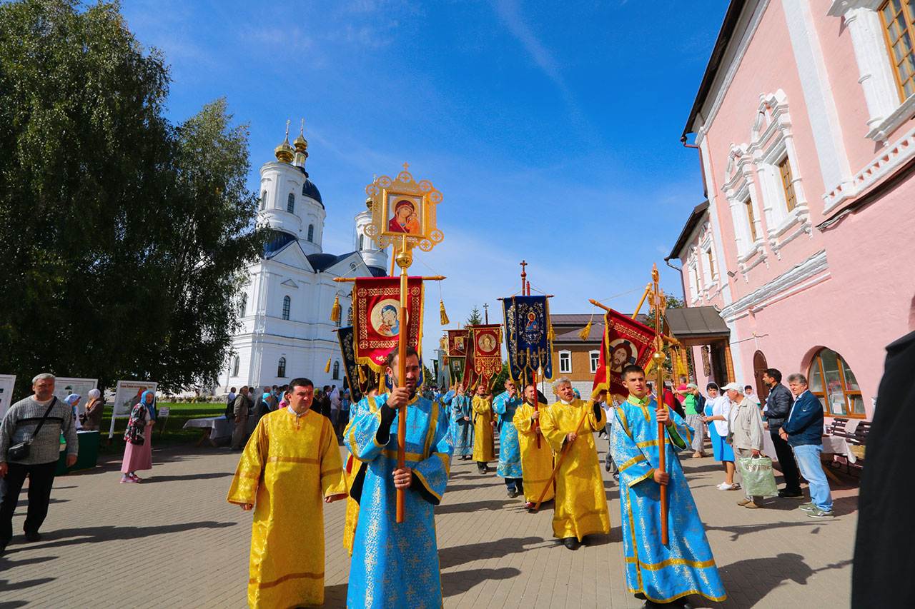 Крестный ход Брянск. Крестный ход в Брянске 30 августа 2016. Икона Свенской Божьей матери в Брянске. Свенская Богородица.