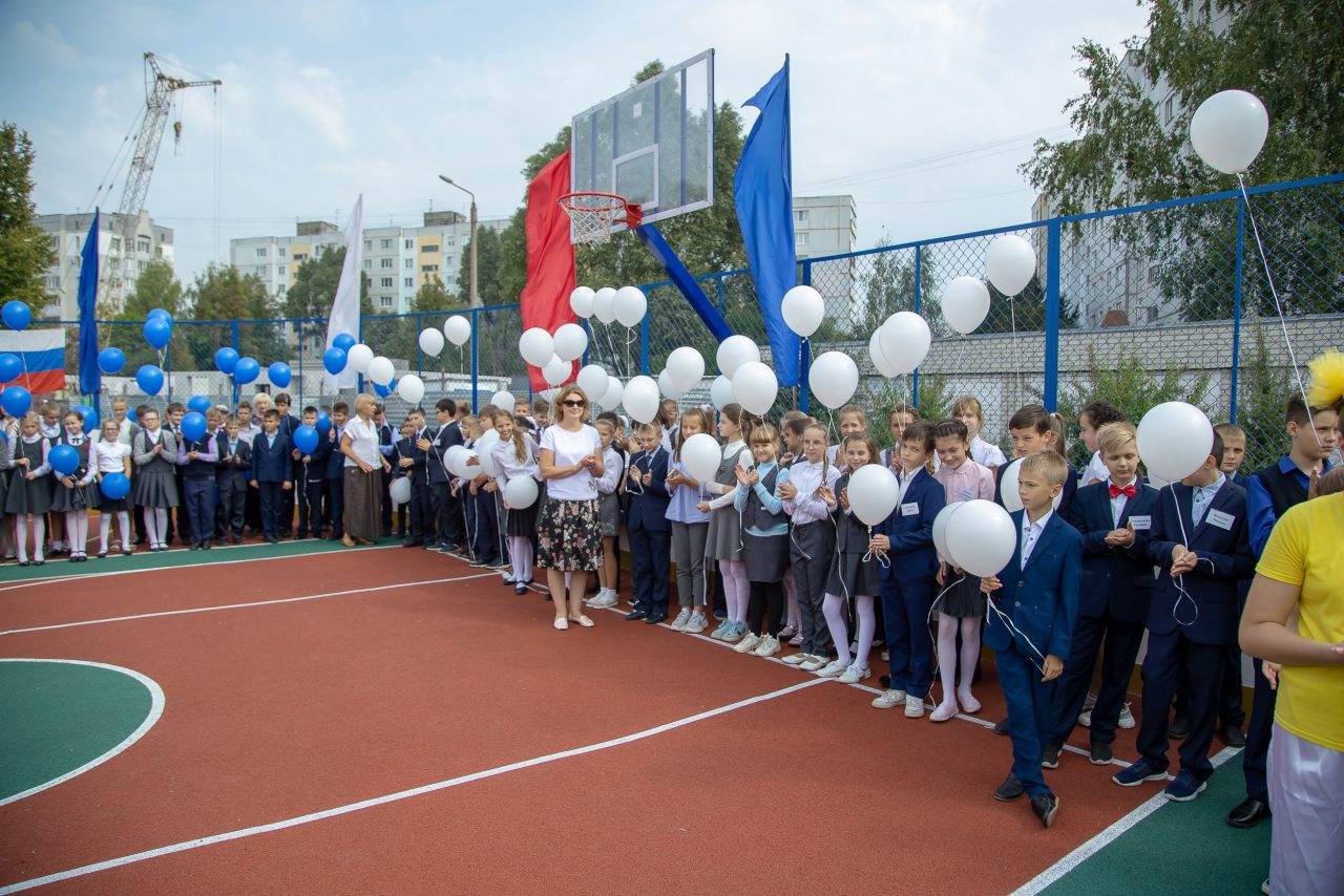 Брянск гимназия 7 новости. Гимназия 6 Брянск официальный сайт. Гимназия 6 Брянск учителя. Гимназия 6 Брянск директор. Спортивные площадки Брянск.