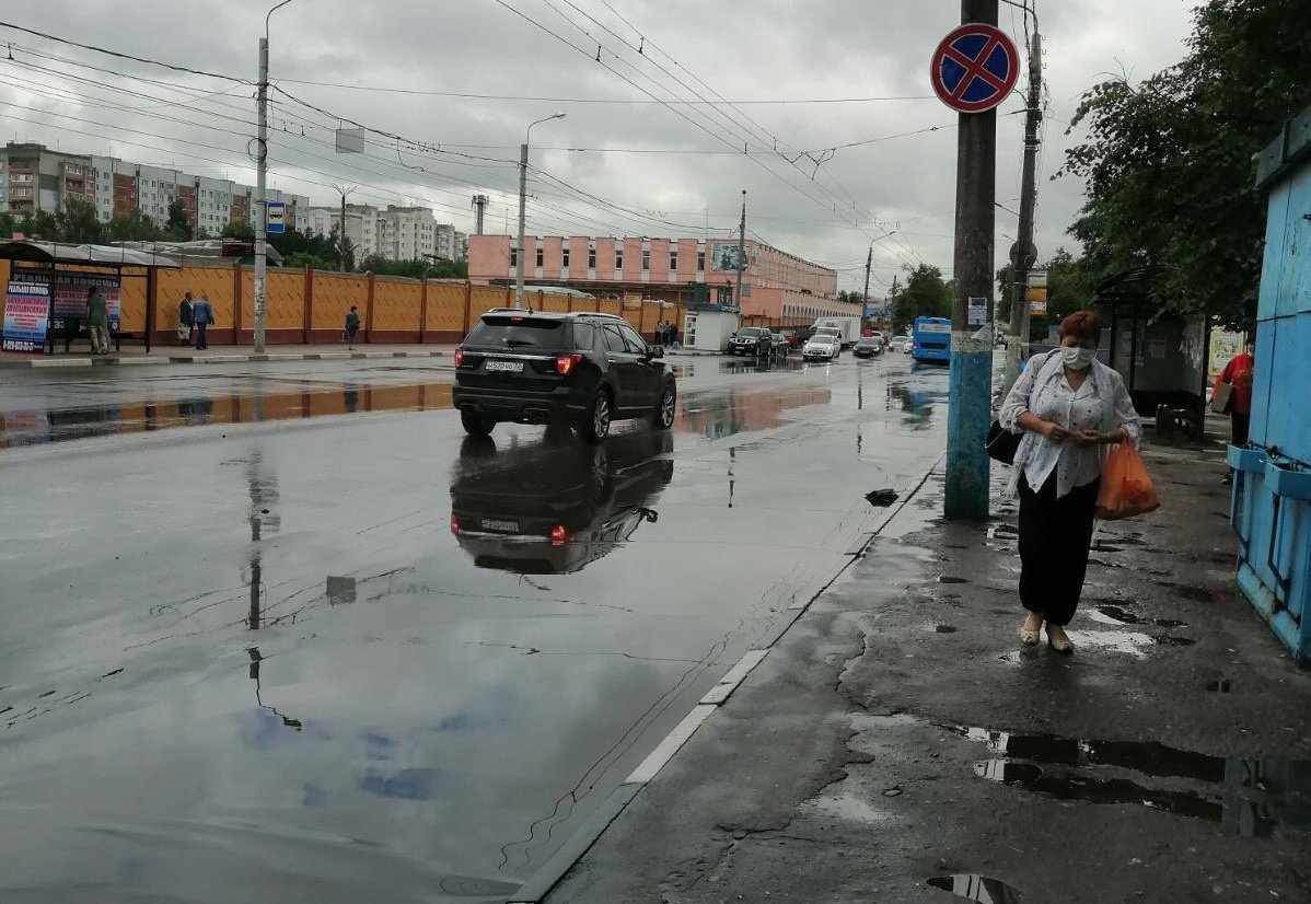 Буря в брянске сегодня. Последствия ливня в Брянске. Брянская область дожди. Подтопление Володарского района Брянск. Последствия ночного ливня в Москве фото.