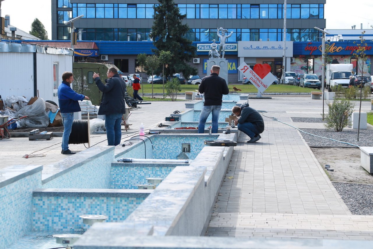 В сквере «Литий» готовятся к пробному пуску фонтана | 09.09.2020 | Брянск -  БезФормата