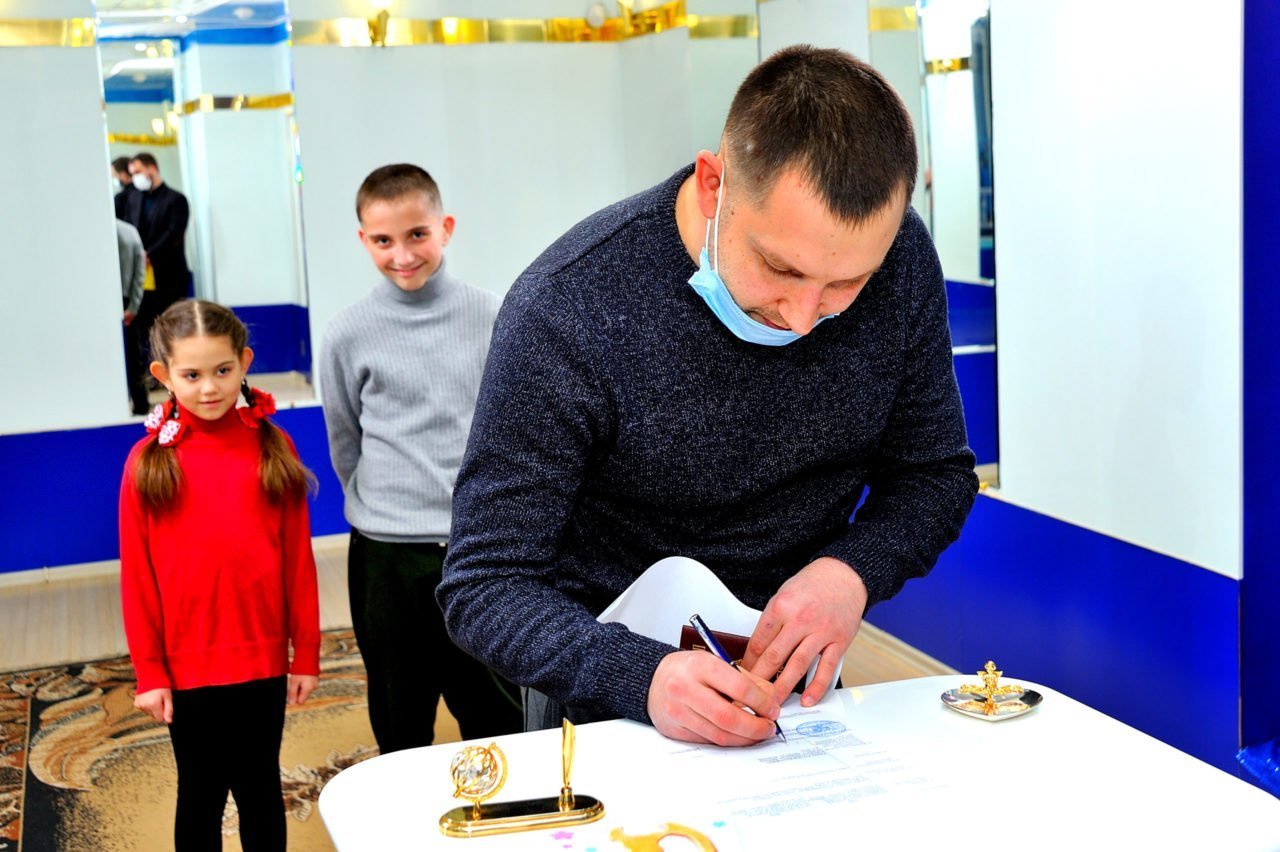 Семейный брянск бежицкий. Ноздрачев Бежицкая администрация.