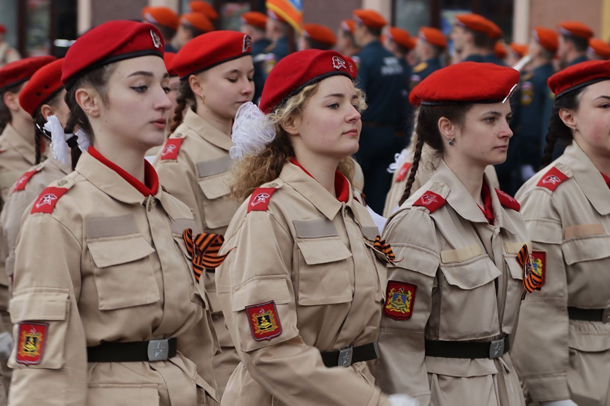 Парадный марш в честь Дня Победы - Брянская городская администрация