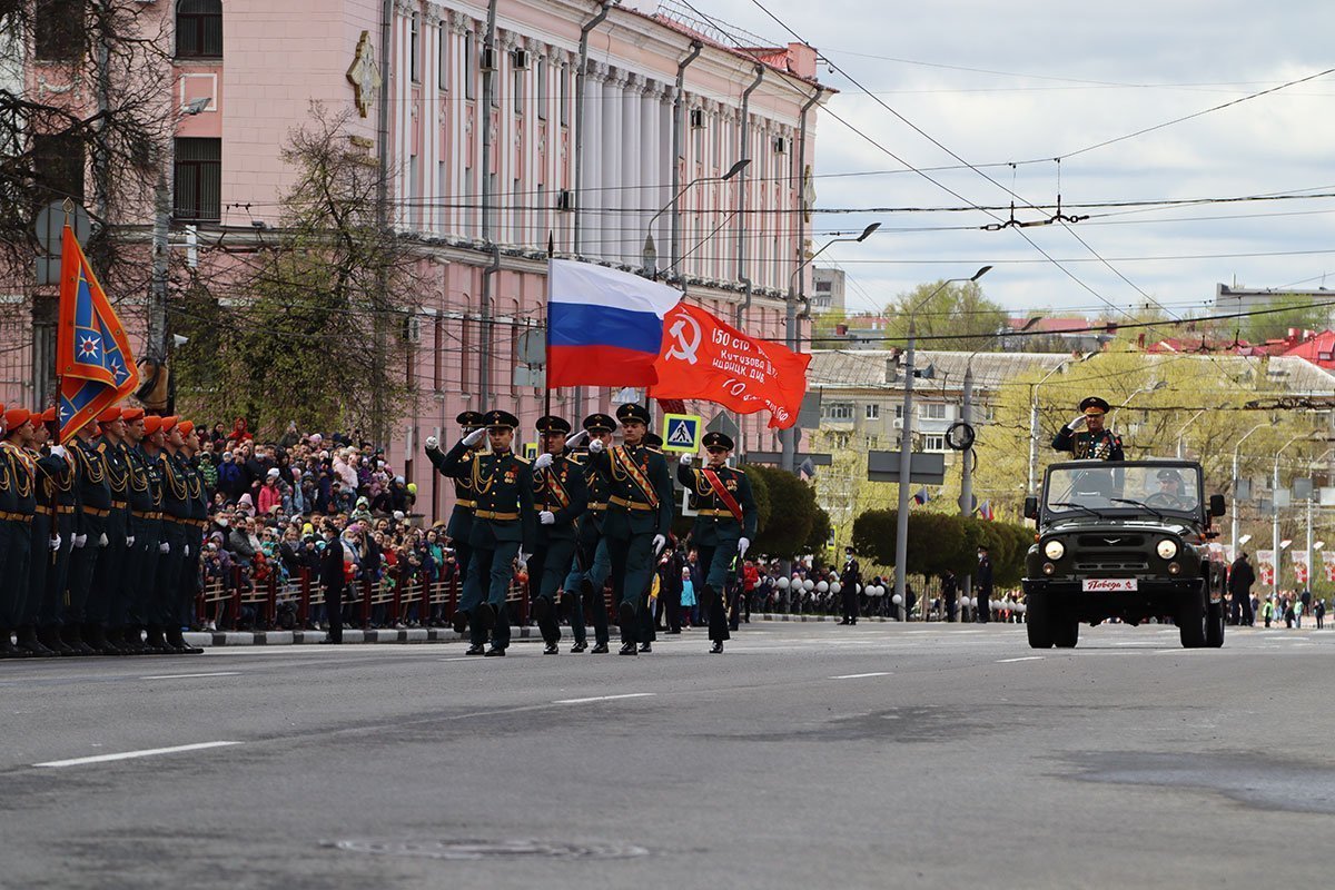 Парадный марш в честь Дня Победы - Брянская городская администрация