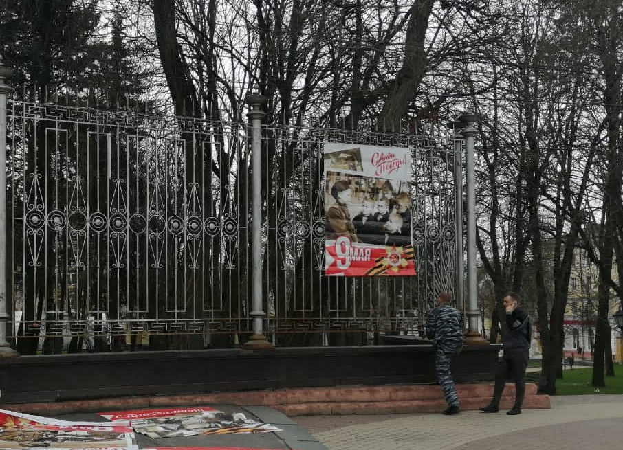 Победа брянск. Инсталляция ко Дню Победы. Украшение города к 9 мая. Украшения ко Дню Победы. Украсить ко Дню Победы.