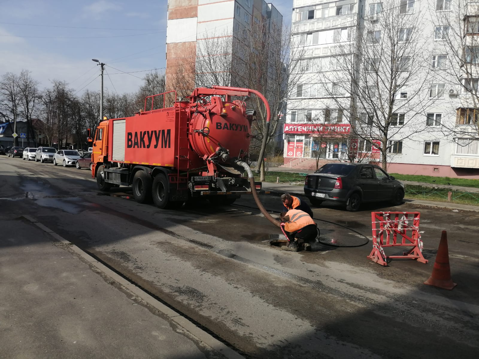 В городе ведутся работы по расчистке ливневок | 26.04.2022 | Брянск -  БезФормата