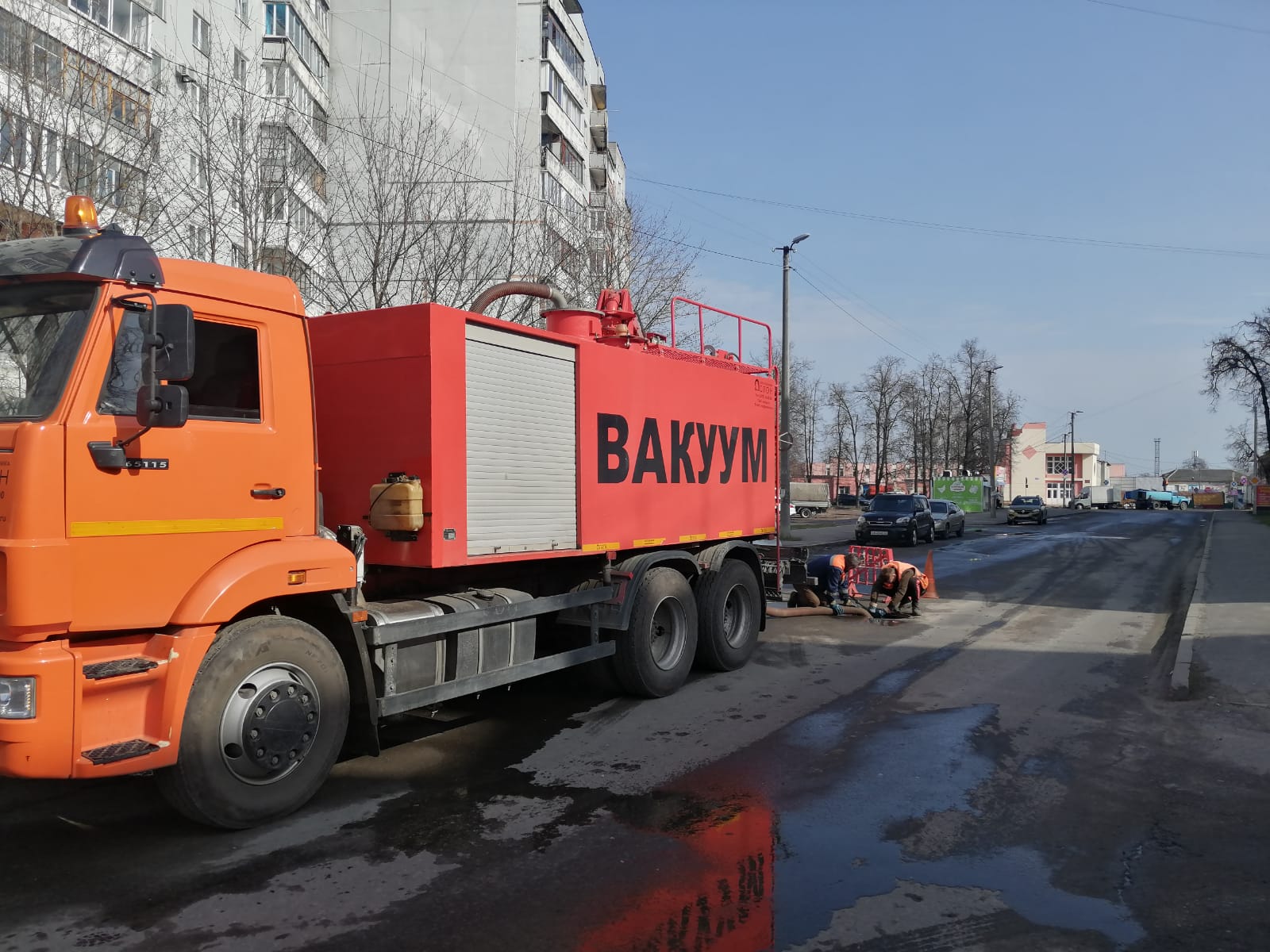 В городе ведутся работы по расчистке ливневок | 26.04.2022 | Брянск -  БезФормата