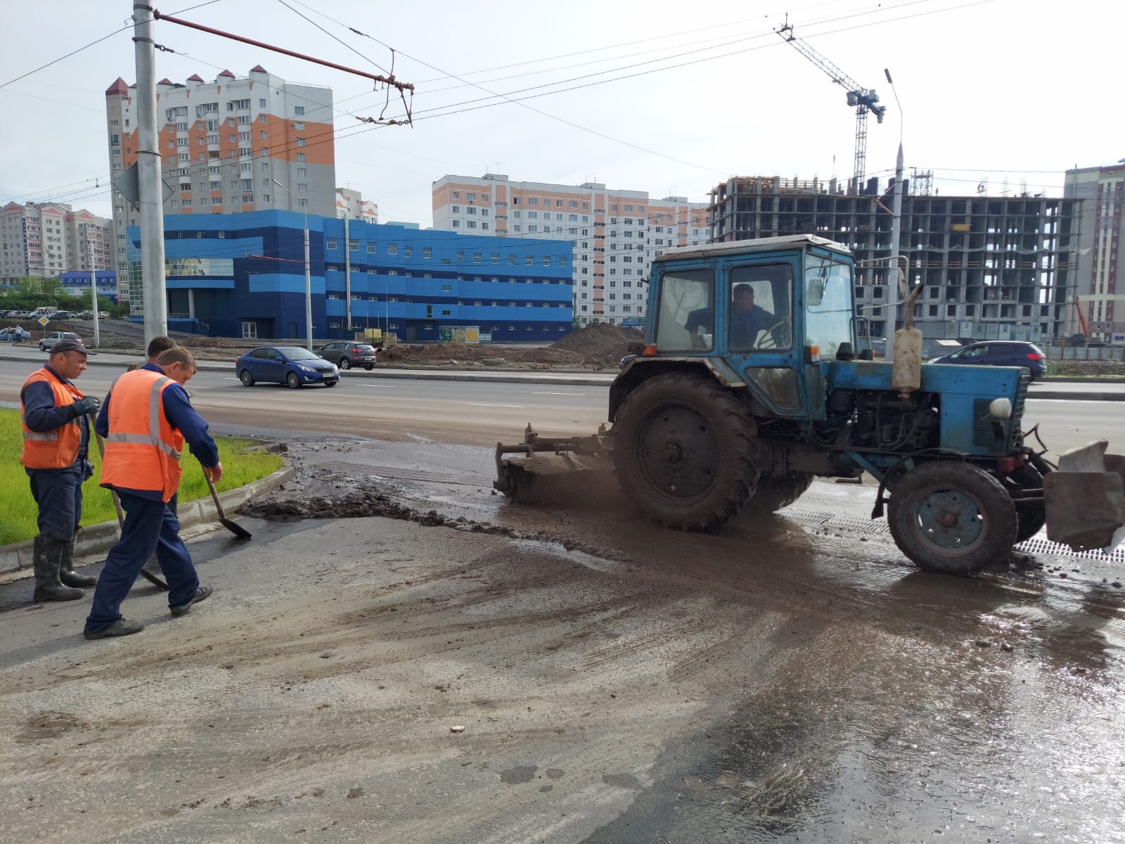 Дорожники устраняют последствия ливня | 02.06.2022 | Брянск - БезФормата