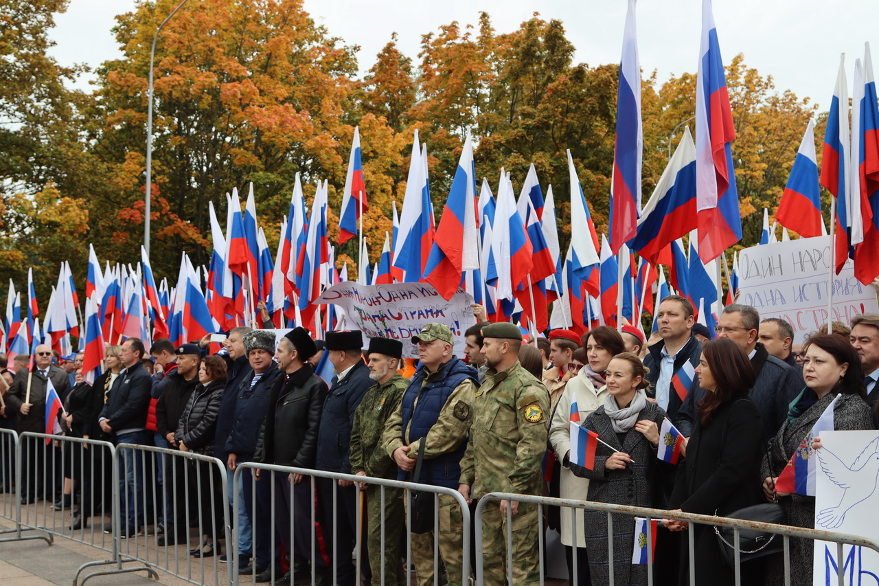 24 сентября 2015. Фото в поддержку российских военных. Митинг в поддержку Донбасса. Митинг на Кургане Брянск. Митинги 24 сентября.