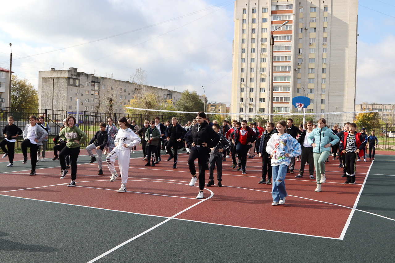 В Брянске открыли новую многофункциональную спортивную площадку - Брянская  городская администрация