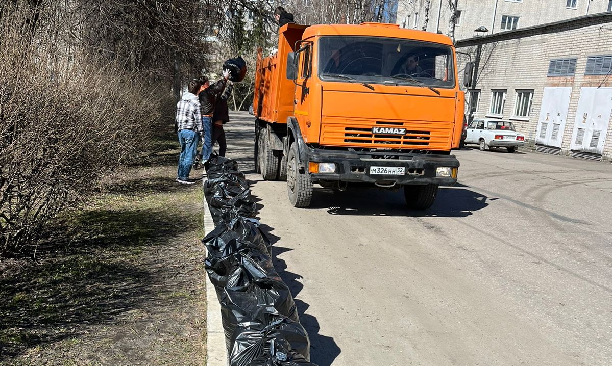 В Брянске прошла санитарная пятница | 31.03.2023 | Брянск - БезФормата