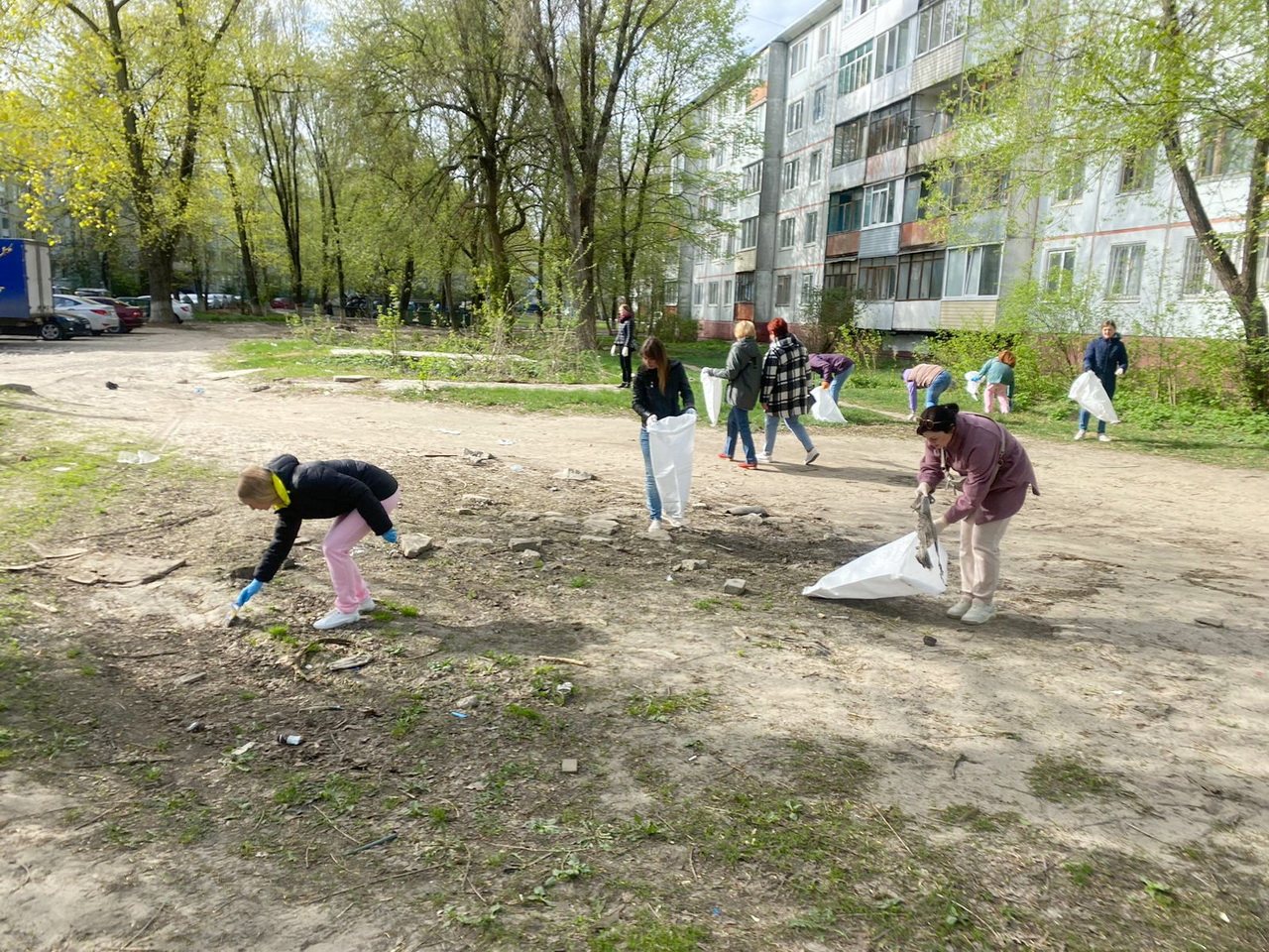 22 апреля в Брянске прошёл второй общегородской субботник | 22.04.2023 |  Брянск - БезФормата