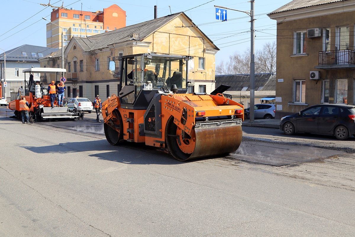 В Брянске продолжается ремонт улиц | 11.04.2023 | Брянск - БезФормата