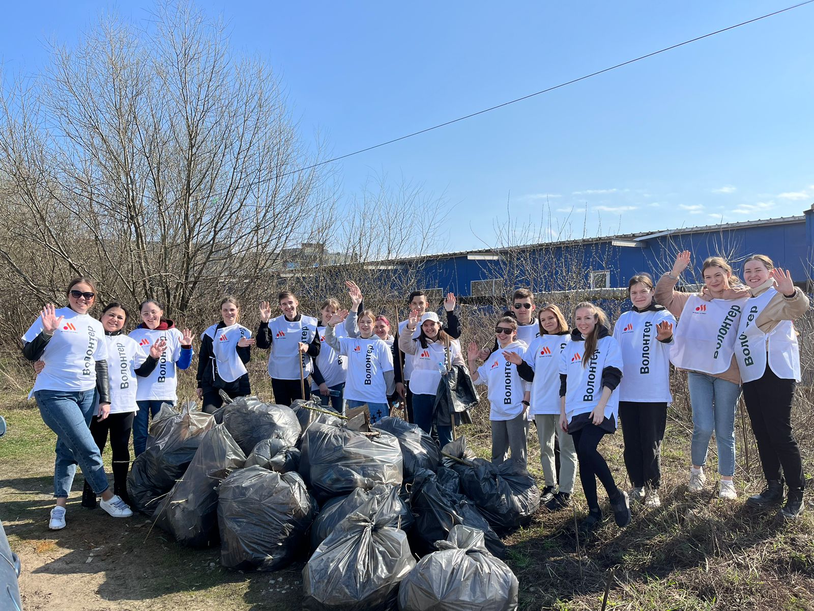 В Брянске прошёл первый общегородской субботник | 08.04.2023 | Брянск -  БезФормата