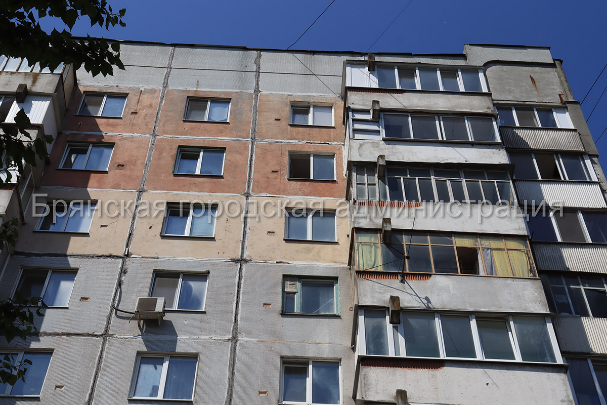 Девочку, выпавшую из окна, обнаружил прохожий | 08.06.2023 | Брянск -  БезФормата