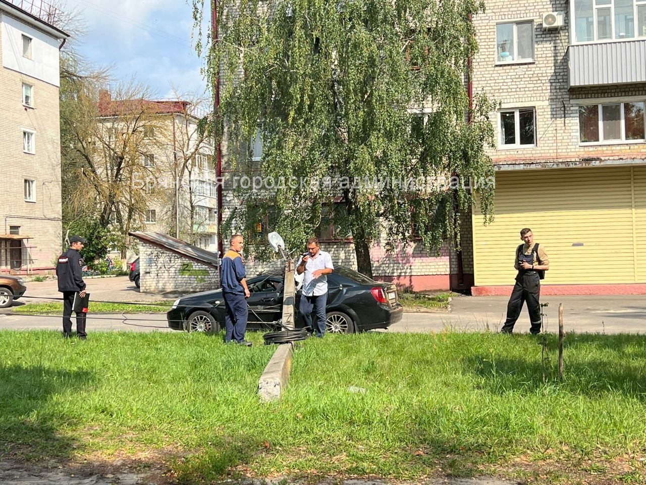 Опора не устояла перед грузовиком - Брянская городская администрация