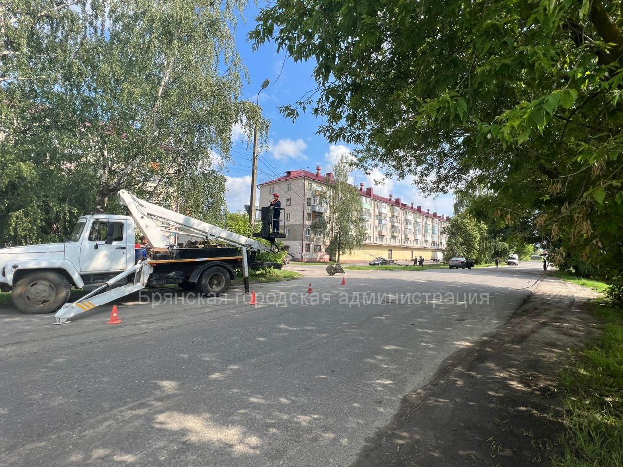 Опора не устояла перед грузовиком - Брянская городская администрация