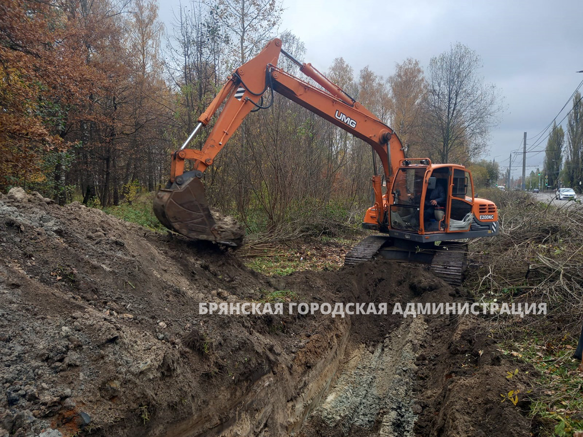 К поселку Чайковичи строят новый водовод - Брянская городская администрация