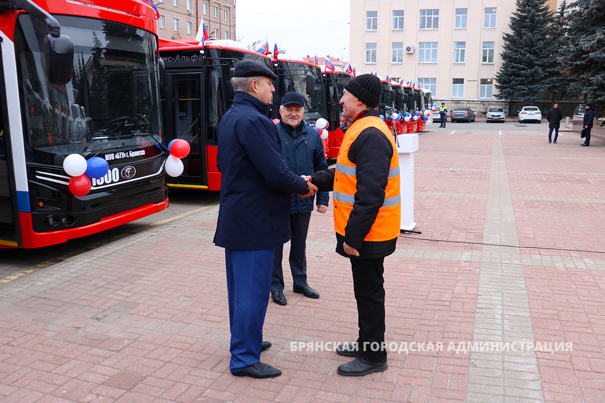 В День работника транспорта Брянск получил новые троллейбусы - Брянская  городская администрация