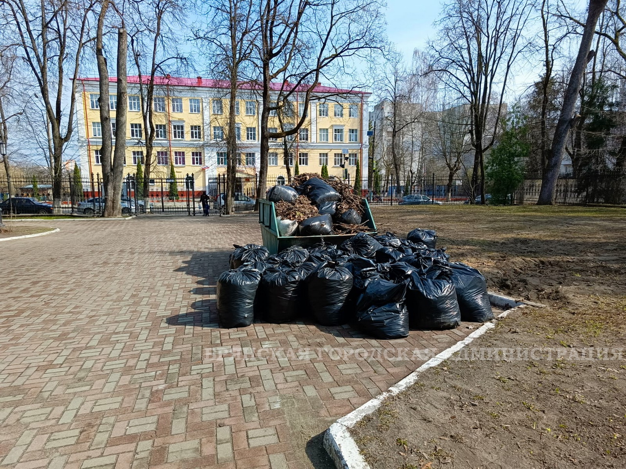 В Брянске прошёл первый общегородской субботник | 06.04.2024 | Брянск -  БезФормата