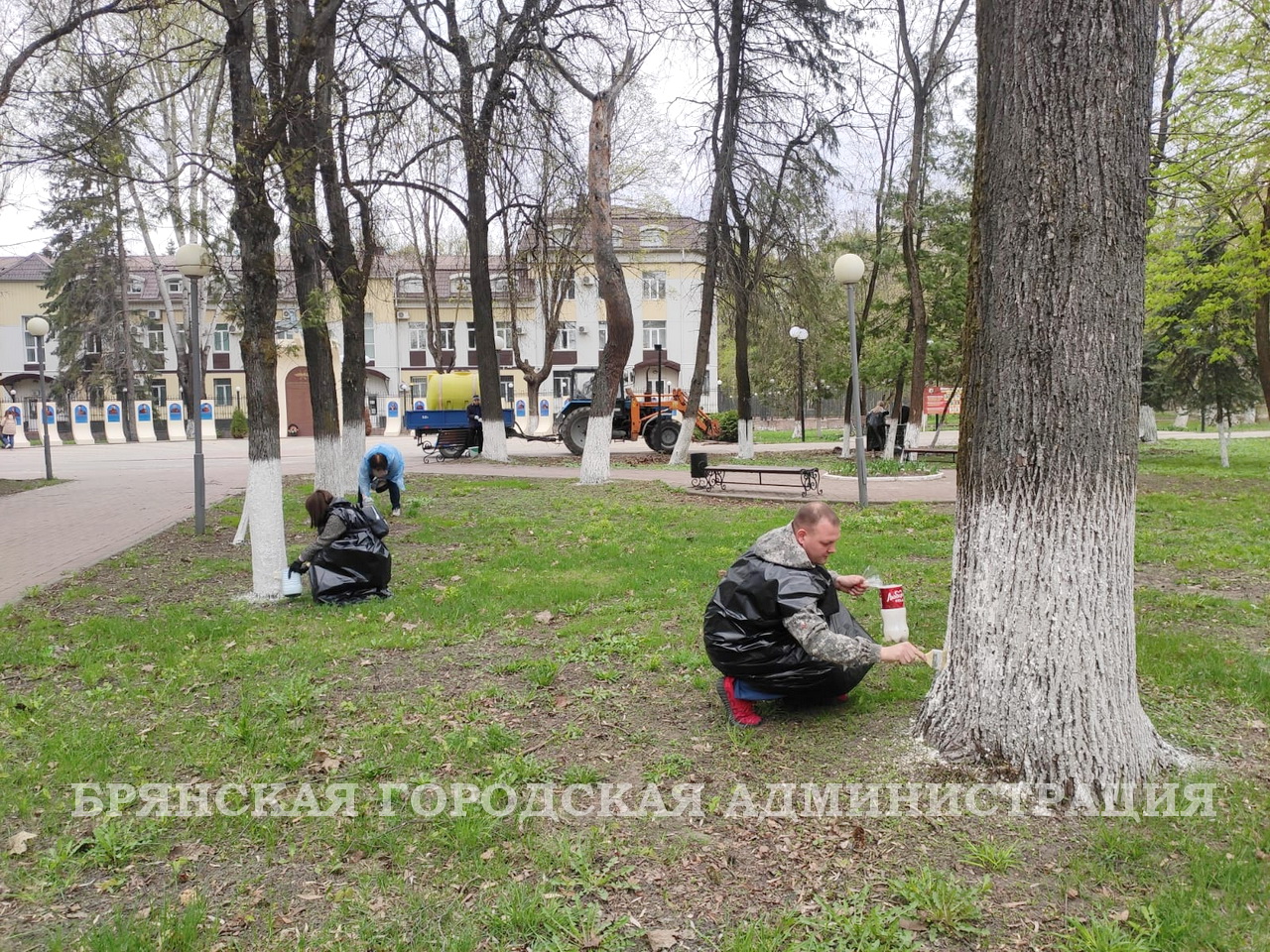 В Брянске прошёл второй общегородской субботник | 13.04.2024 | Брянск -  БезФормата