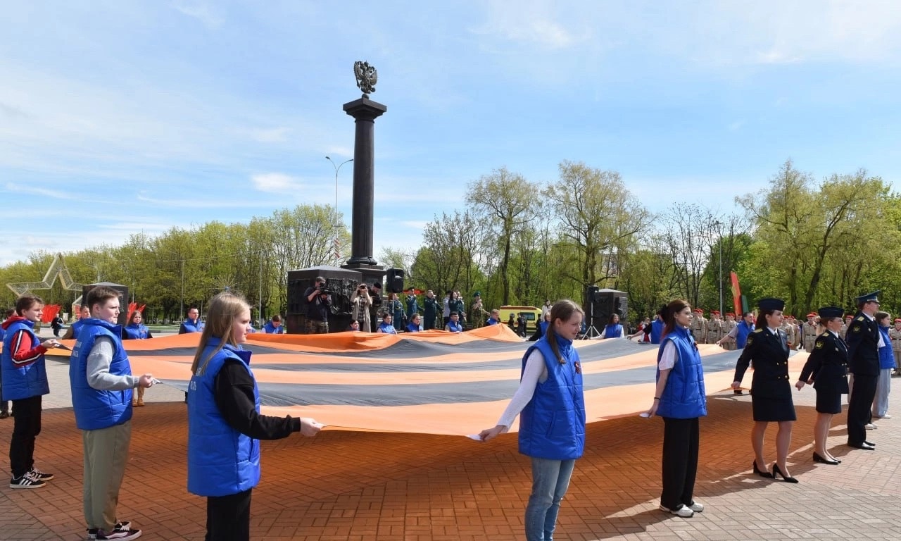 Брянск присоединился ко Всероссийской акции «Георгиевская ленточка» -  Брянская городская администрация