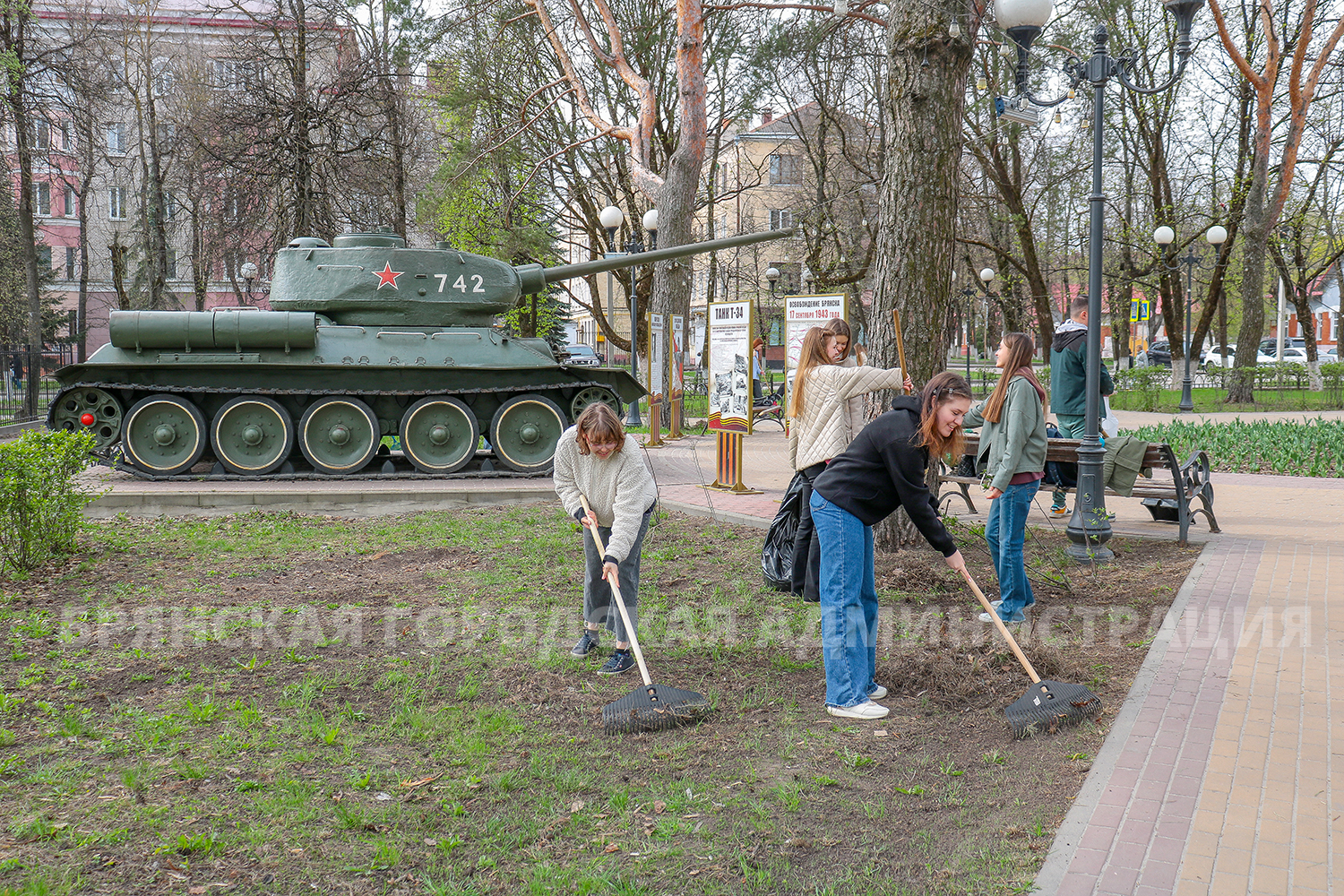 В Брянске прошёл второй общегородской субботник - Брянская городская  администрация