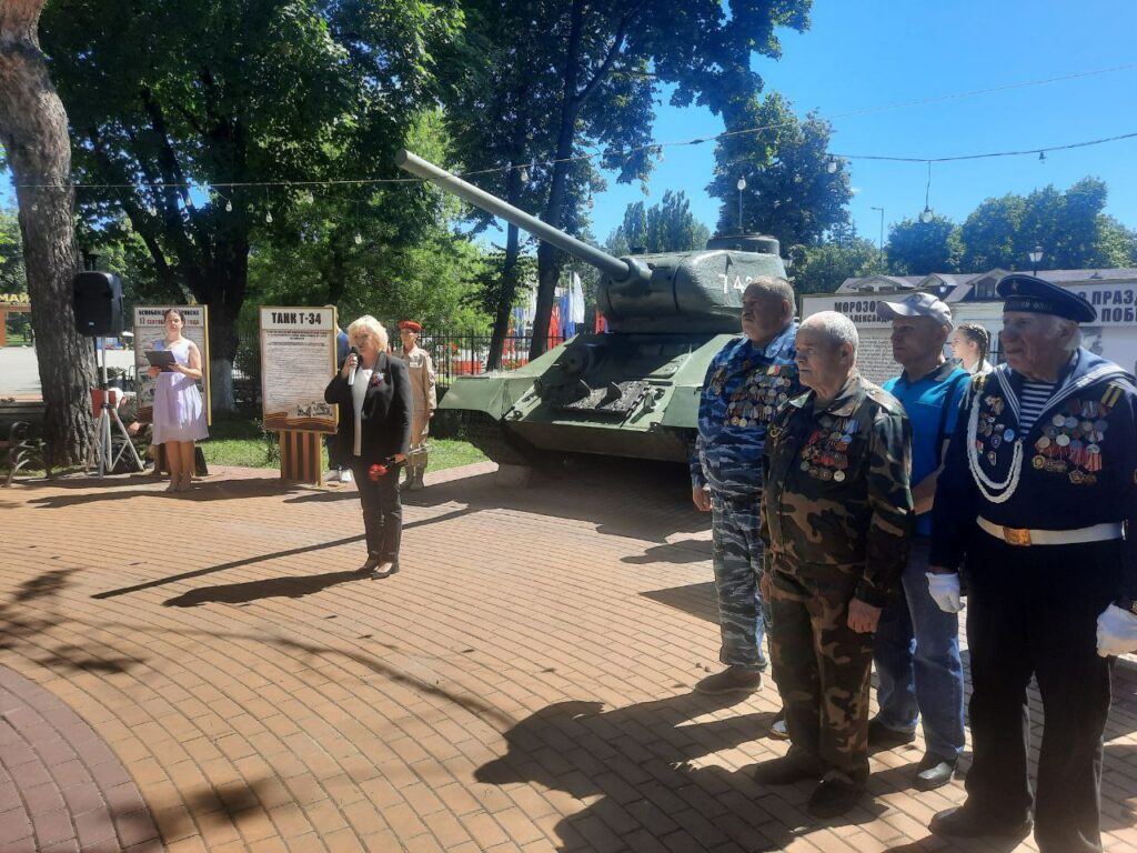 Возложение цветов, посвящённое Дню памяти и скорби, состоялось в Бежице -  Брянская городская администрация